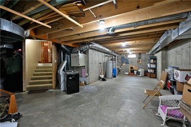 High quality craftmanship and custom design highlight this - photo 47