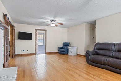 Welcome home to this warm, traditional two-story residence - photo 11