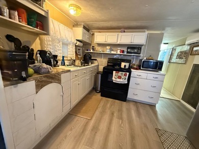 Just listed is this move-in ready 2-bedroom 1-bathroom in 55+ - photo 11