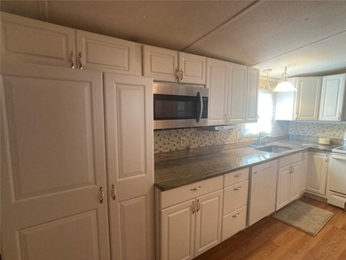 Come retire in Riverbreeze Estates! A well-maintained gated 55+ - photo 15