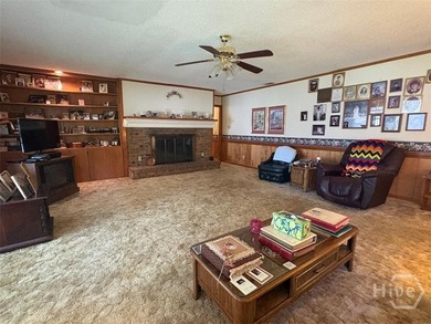 Over 2,500 sq feet on the island at a fantastic price. The - photo 3