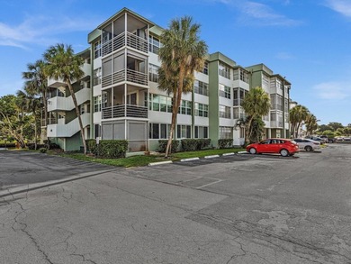 Welcome to Watergate Condominium No. 4 in Hollywood, FL, where - photo 1