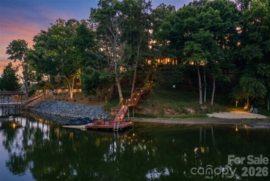 Summer on Lake Wylie is living the dream life! Watch the - photo 4