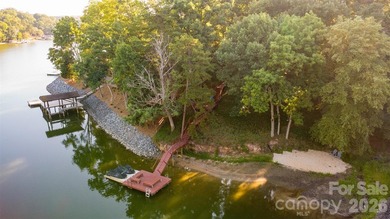 Summer on Lake Wylie is living the dream life! Watch the - photo 5