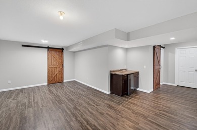Welcome home to this beautiful, meticulously maintained - photo 22