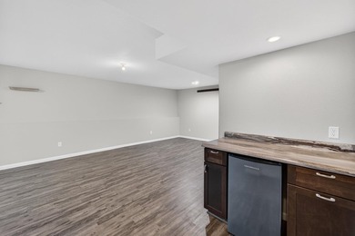 Welcome home to this beautiful, meticulously maintained - photo 23