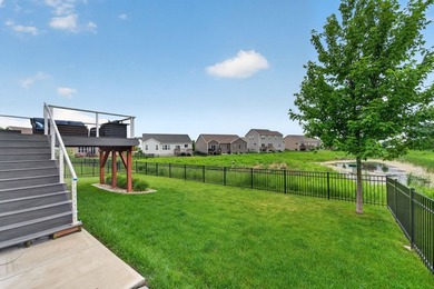 Welcome home to this beautiful, meticulously maintained - photo 30