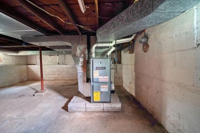 Welcome to this well-maintained 3-bedroom home in the heart of - photo 31