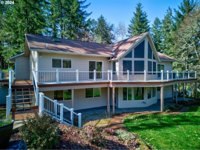 Lake Home For Sale in Roseburg, Oregon