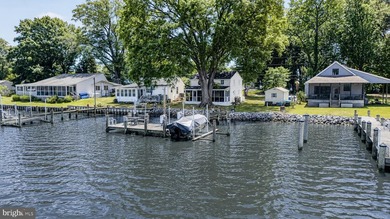 Welcome to your own waterfront escape! This beautifully - photo 1