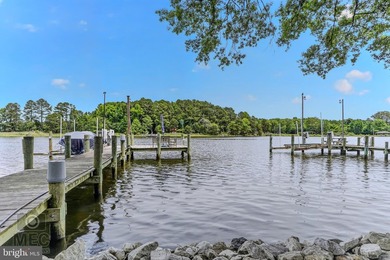 Welcome to your own waterfront escape! This beautifully - photo 3