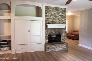 Located in South DeSoto Estates on 1.52 acres in the - photo 5