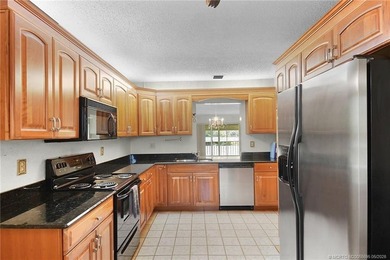 Beautiful 2 Bed/2 Bath with 1,370 Sq Ft of Living Space. Kitchen - photo 12