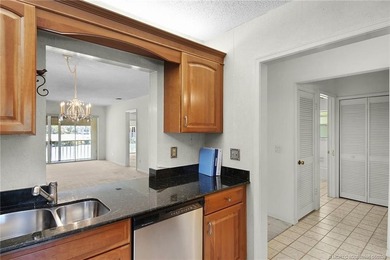Beautiful 2 Bed/2 Bath with 1,370 Sq Ft of Living Space. Kitchen - photo 13