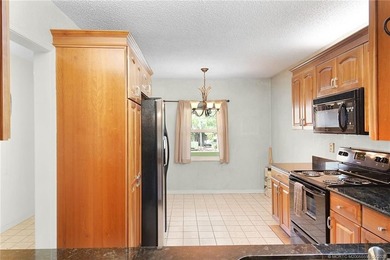 Beautiful 2 Bed/2 Bath with 1,370 Sq Ft of Living Space. Kitchen - photo 15
