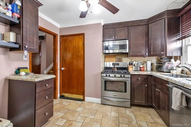 Welcome to this three-bedroom, two-bath split-level home - photo 6