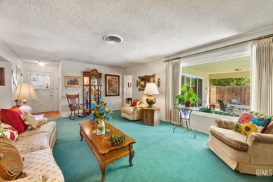 Welcome to a well-loved Bakersfield Country Club area home - photo 17