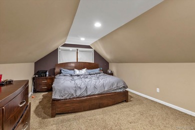 Welcome to this three-bedroom, two-bath split-level home - photo 9