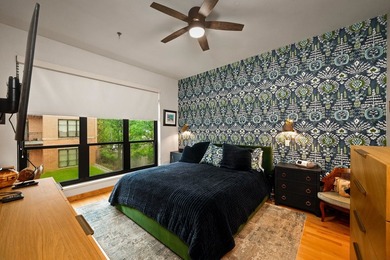 This beautiful 4th Ward condo has it all... two bedrooms + den - photo 21