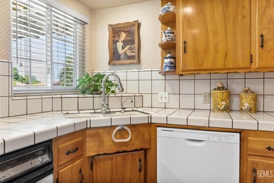 Welcome to a well-loved Bakersfield Country Club area home - photo 27