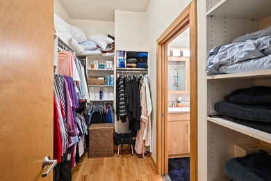 This beautiful 4th Ward condo has it all... two bedrooms + den - photo 27