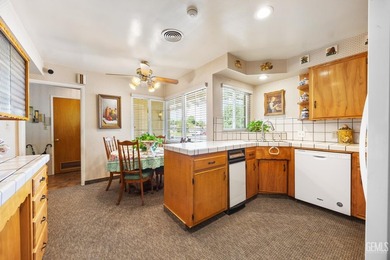 Welcome to a well-loved Bakersfield Country Club area home - photo 29