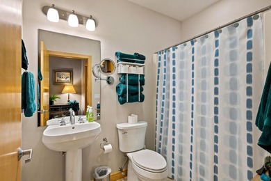This beautiful 4th Ward condo has it all... two bedrooms + den - photo 29