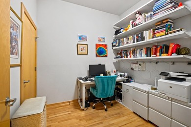 This beautiful 4th Ward condo has it all... two bedrooms + den - photo 30