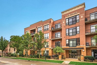 This beautiful 4th Ward condo has it all... two bedrooms + den - photo 32