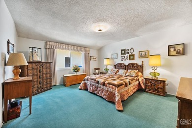 Welcome to a well-loved Bakersfield Country Club area home - photo 33