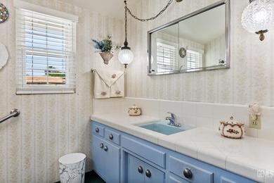 Welcome to a well-loved Bakersfield Country Club area home - photo 41