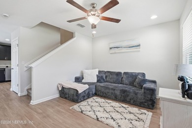MOTITVATED SELLER!!! This Charming 3 bedroom, 2.5 bath home is - photo 3