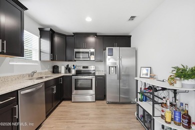 MOTITVATED SELLER!!! This Charming 3 bedroom, 2.5 bath home is - photo 8