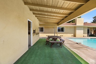 Welcome to a well-loved Bakersfield Country Club area home - photo 50