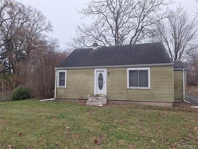 Tittabawassee River Home For Sale in Saginaw Michigan