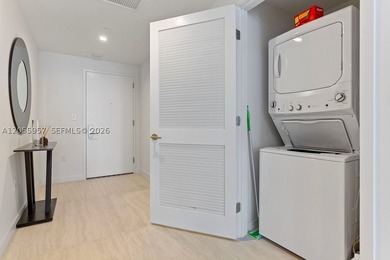 Residence 3902 at Viceroy Brickell offers sophisticated - photo 4
