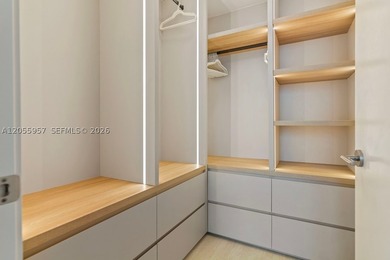 Residence 3902 at Viceroy Brickell offers sophisticated - photo 5