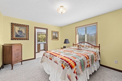 Welcome to your dream home! This beautiful 4-bedroom, 3-bath - photo 11