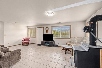 Welcome to your dream home! This beautiful 4-bedroom, 3-bath - photo 18