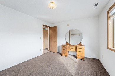 Welcome to your dream home! This beautiful 4-bedroom, 3-bath - photo 22