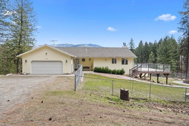 Welcome to your dream home! This beautiful 4-bedroom, 3-bath - photo 32
