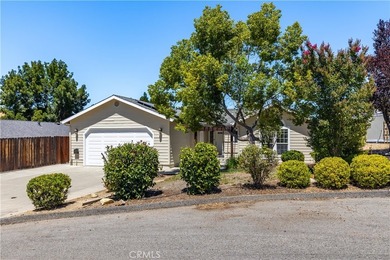 Welcome to this beautifully appointed, solar-owned 3-bedroom - photo 1