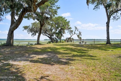 Located in Pigeon Point, this thoughtfully renovated 3-bedroom - photo 42