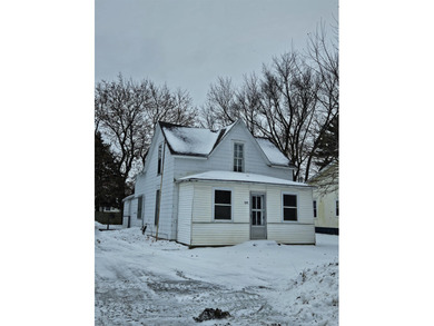 Cedar Lake Home For Sale in Nashua Iowa