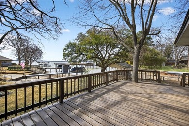 STR-friendly! Motivated seller! Remodeled in 2025, this - photo 3