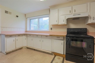 BACK ON THE MARKET, due to no fault of the Seller. Ready to make - photo 10