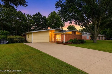 Welcome home to this charming property that's full of character - photo 2