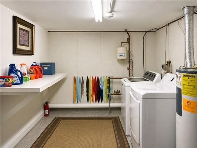 Second-floor 2-bedroom, 1-bath condo located in Newport's - photo 14