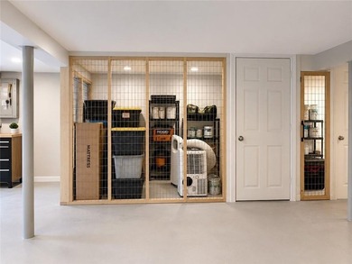 Second-floor 2-bedroom, 1-bath condo located in Newport's - photo 15