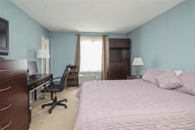 Beautifully maintained and move in ready. 2 bedroom, 2 full bath - photo 11